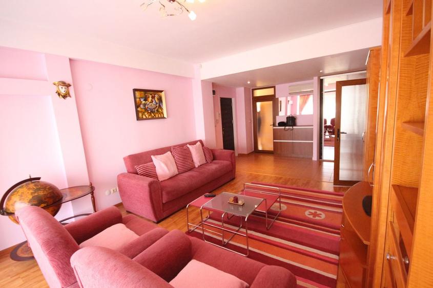 Apartament cu 4 camere decomandat, mobilat în Aradului