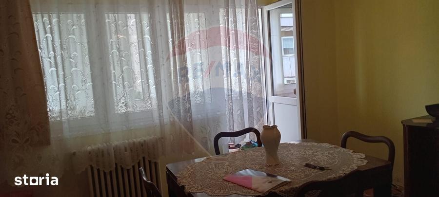 Apartament cu 2 camere semidecomandat în Aurel Vlaicu