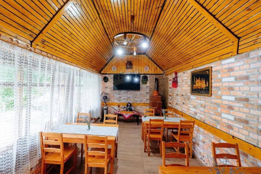 Casă cu 6 camere cu Teren 861 Mp în Corbi