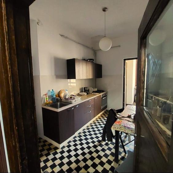 Apartament cu 4 camere circular, mobilat în P-ța Romană