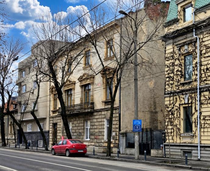 Casă individuală cu 11 camere cu Canalizare în Ferdinand