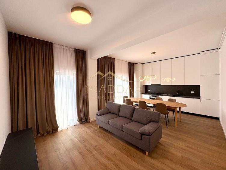 Apartament cu 3 camere semidecomandat, mobilat în Băneasa