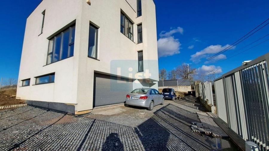 Casă cu 6 camere cu Canalizare în Dezmir