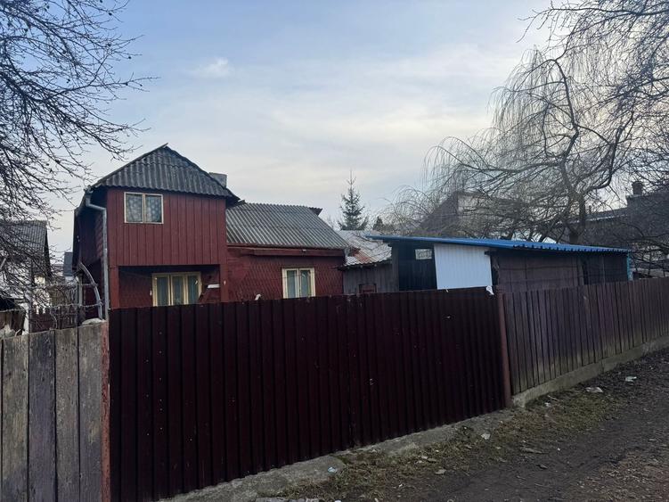 Casă individuală cu 3 camere cu Canalizare în Ultracentral