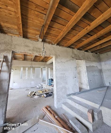 Casă cu 4 camere în Central