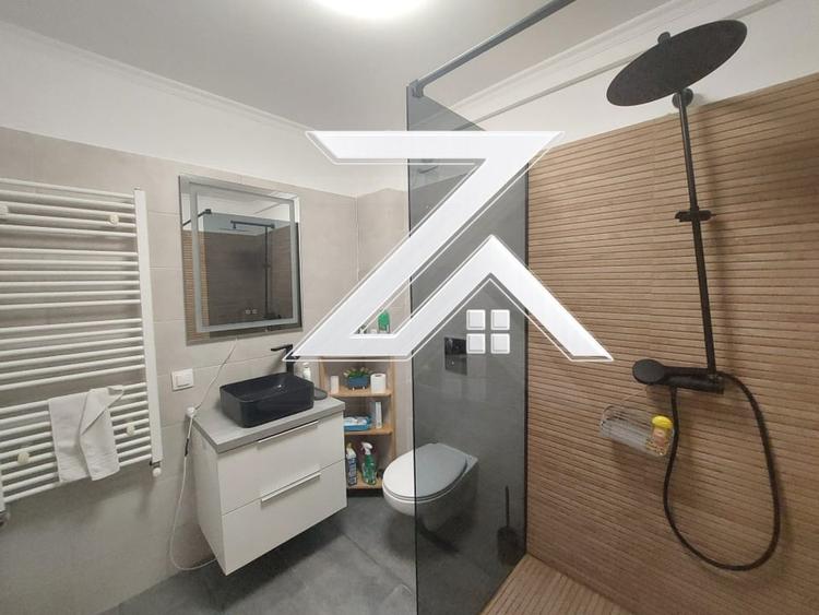 Apartament cu 3 camere decomandat, mobilat în Central