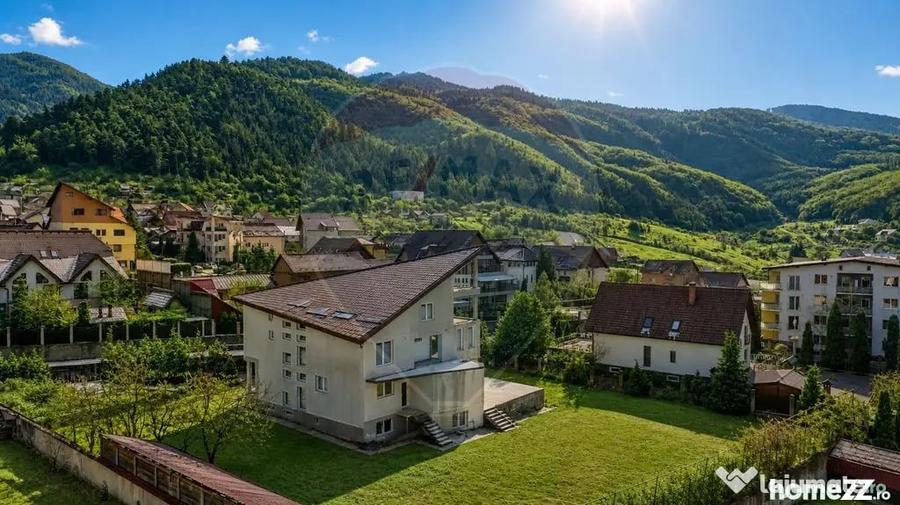 Casă cu 7 camere cu Teren 2000 Mp în Bunloc