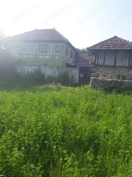 Casă cu 2 camere cu Teren 9050 Mp în Crasna