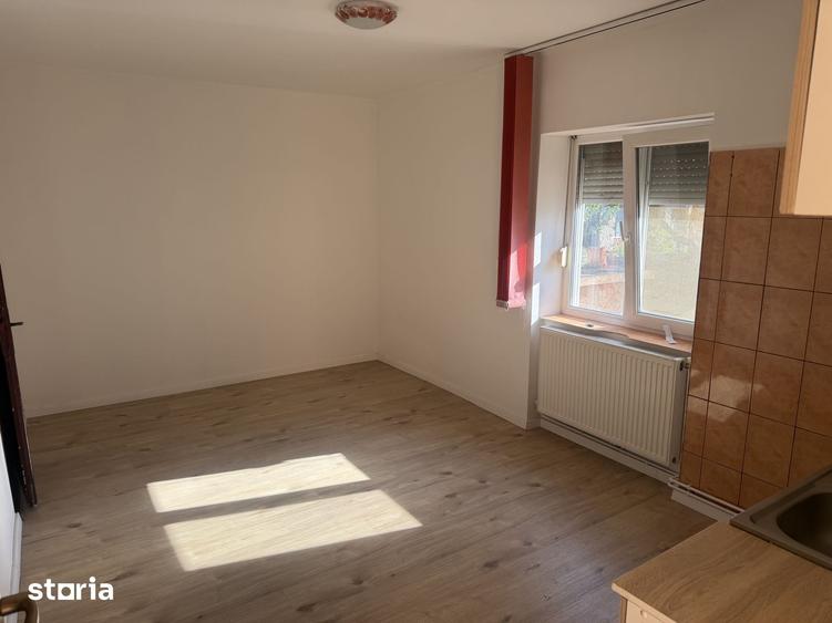 Casă cu 2 camere cu Teren 410 Mp în Botizului