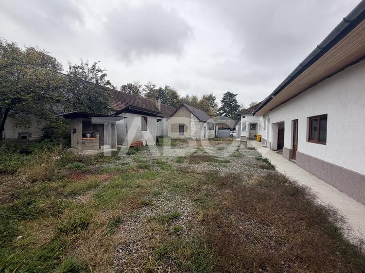 Casă individuală cu 8 camere cu Canalizare în Gura Văii