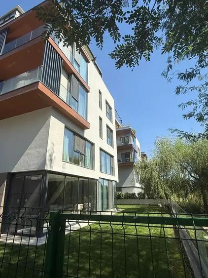 Apartament cu 3 camere decomandat, mobilat în Iancu Nicolae