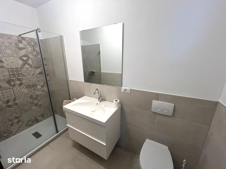 Casă cu 5 camere cu Teren 1250 Mp în Sud