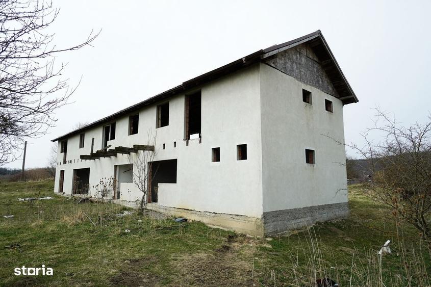 Casă cu 4 camere în Podu Oltului