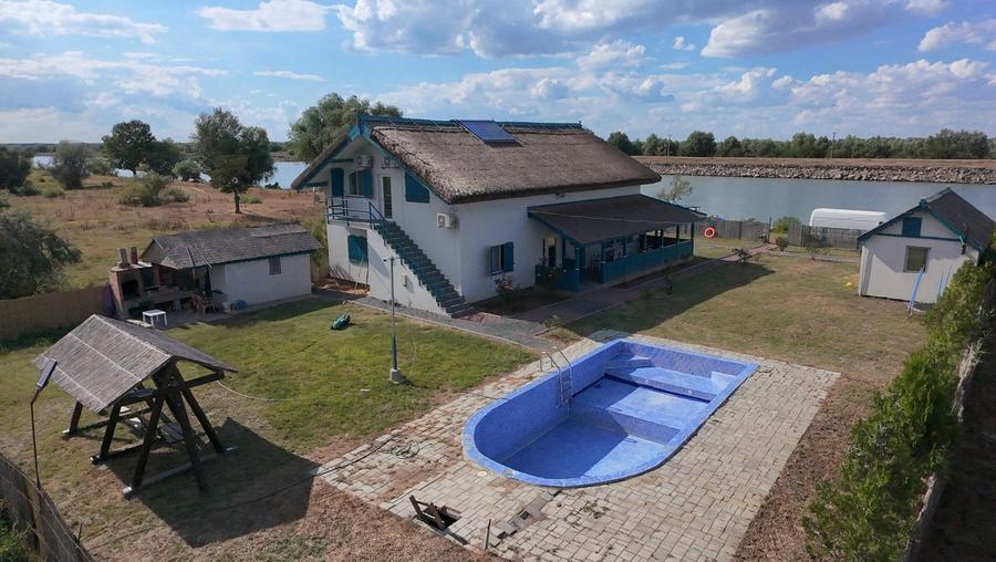 Casă individuală cu 11 camere cu Piscina în Maliuc