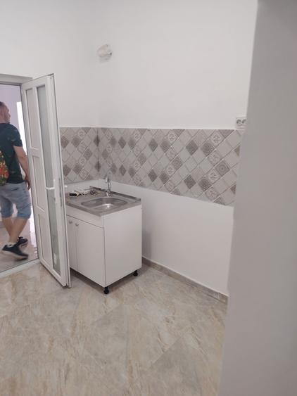 Eroii Revolutiei casa 6 camere accept si straini 850 euro usor discutabil - 1