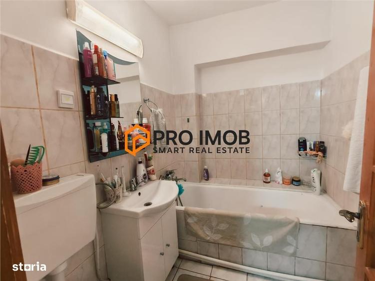 Apartament cu 3 camere decomandat în Lacu