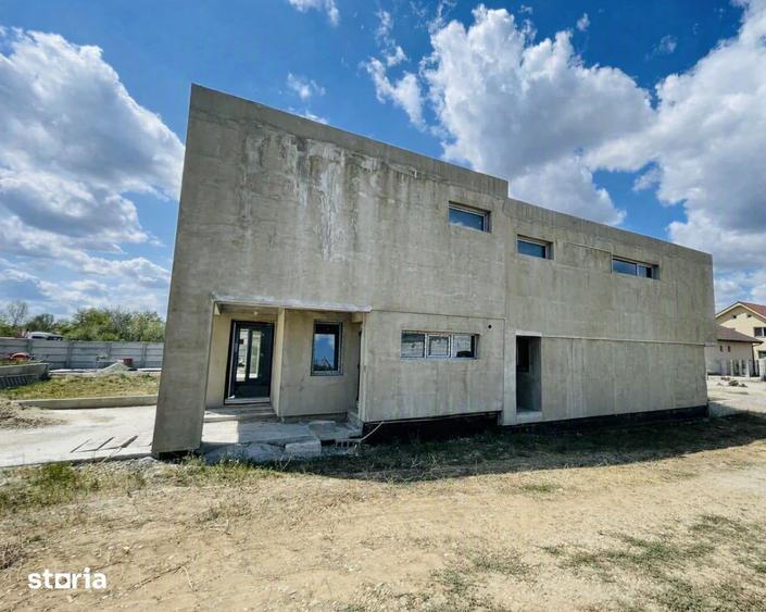 Casă cu 8 camere cu Teren 480 Mp în Tokai