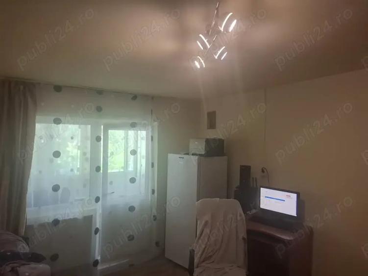Apartament cu 3 camere semidecomandat în Central