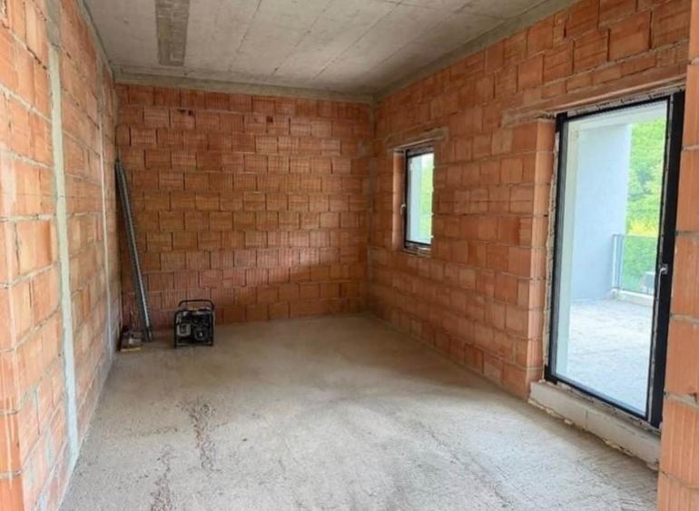 Casă individuală cu 4 camere cu Garaj în Făget