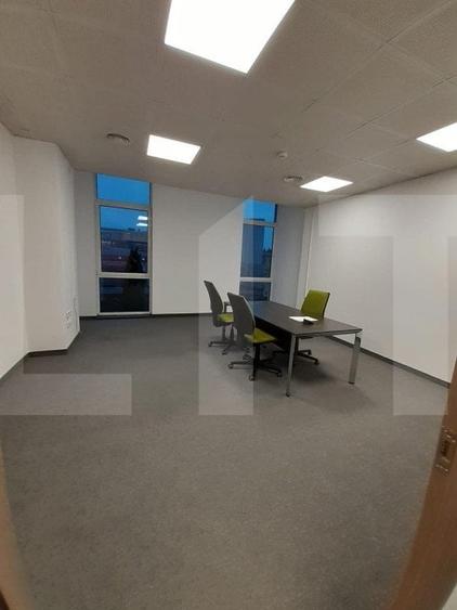 Birou, de 873 mp, în Central