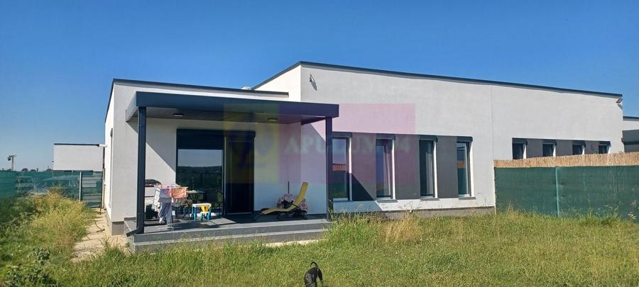 Casă individuală cu 4 camere cu Canalizare în Săbăreni