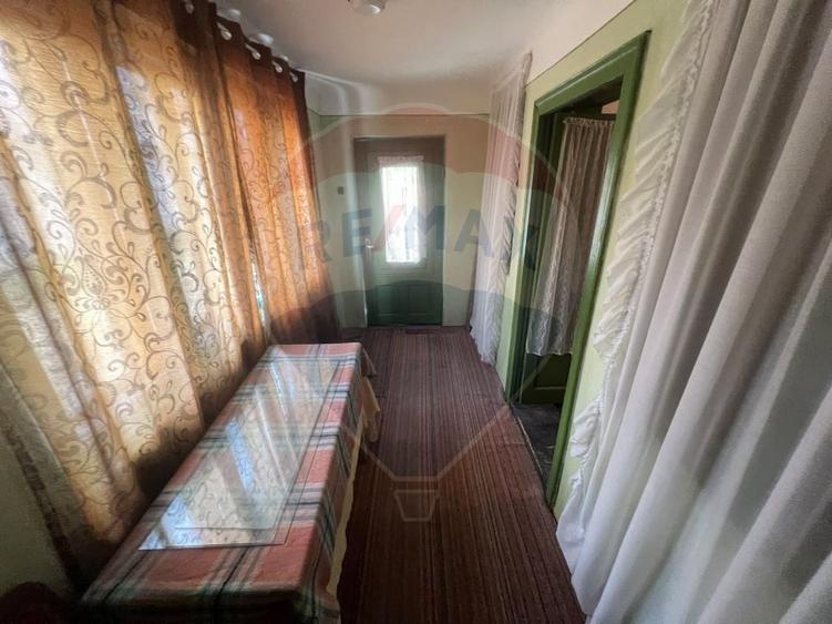 Casă cu 4 camere cu Teren 2366 Mp în Căiata