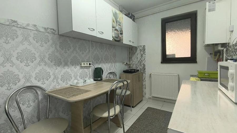 Apartament cu 2 camere decomandat în 22 Decembrie