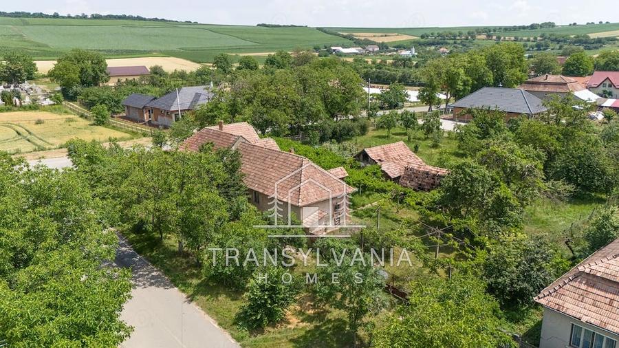 Casă cu Teren 1922 Mp în Colonia