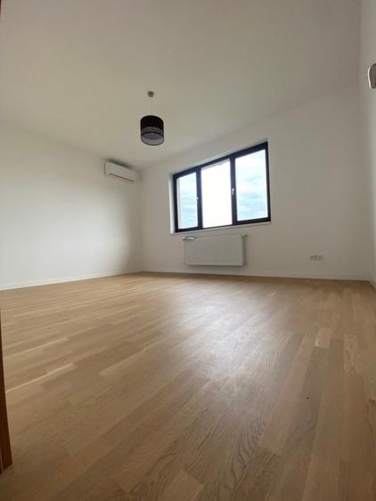 Casă individuală cu 5 camere cu Teren 350 Mp în Central
