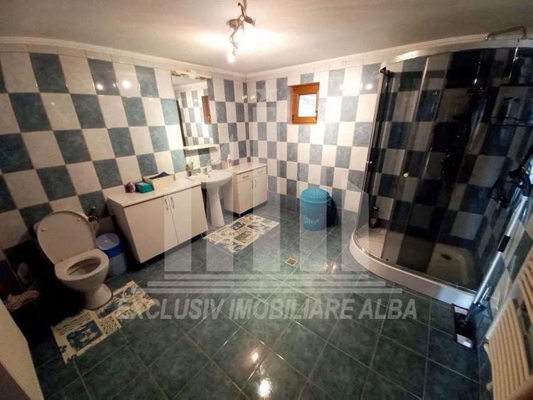 Casă individuală cu 5 camere cu Canalizare în Micești