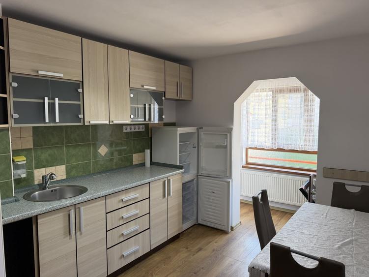 Apartament cu 2 camere decomandat, mobilat în Valea Aurie