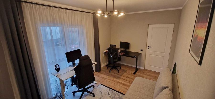 Apartament cu 3 camere semidecomandat în Florești