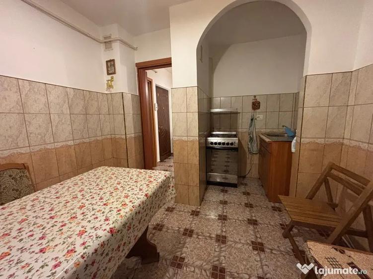 Apartament cu 3 camere decomandat, mobilat în Tomești