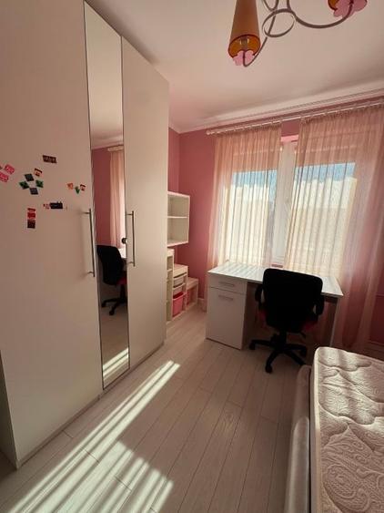 Apartament cu 3 camere decomandat, mobilat în Titan