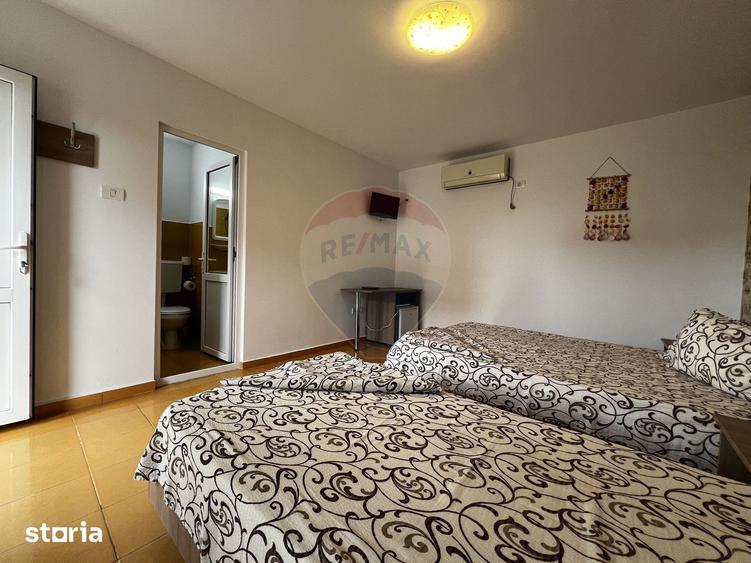 Casă cu 9 camere cu Teren 480 Mp în Limanu