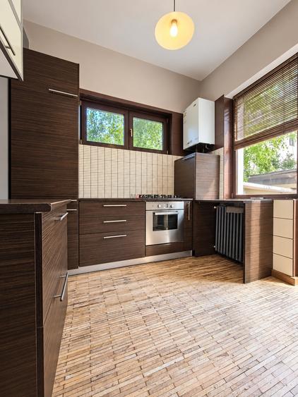 Apartament cu 3 camere semidecomandat, mobilat în Domenii