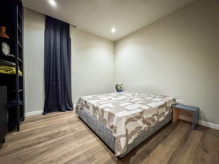 Apartament cu 3 camere semidecomandat, mobilat în Mamaia