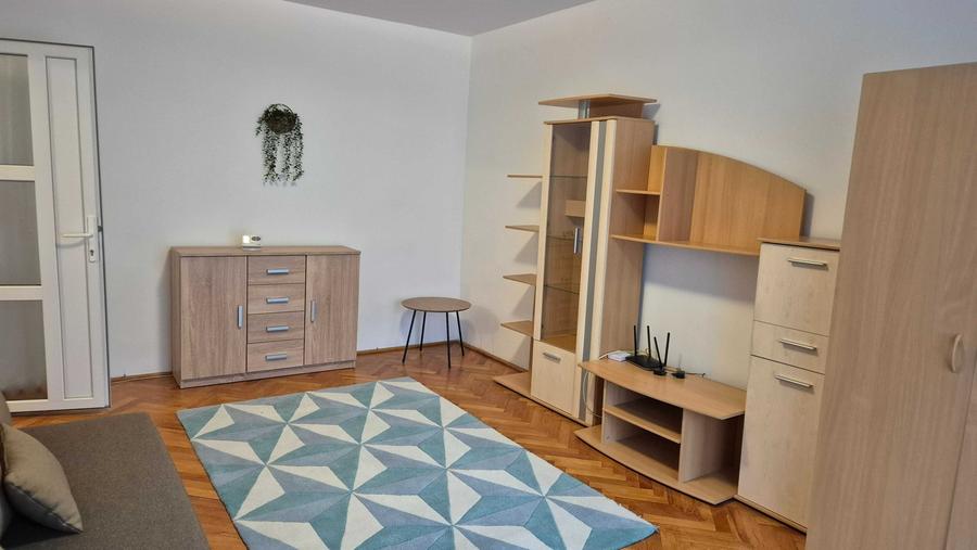 Apartament cu 2 camere decomandat în Tudor