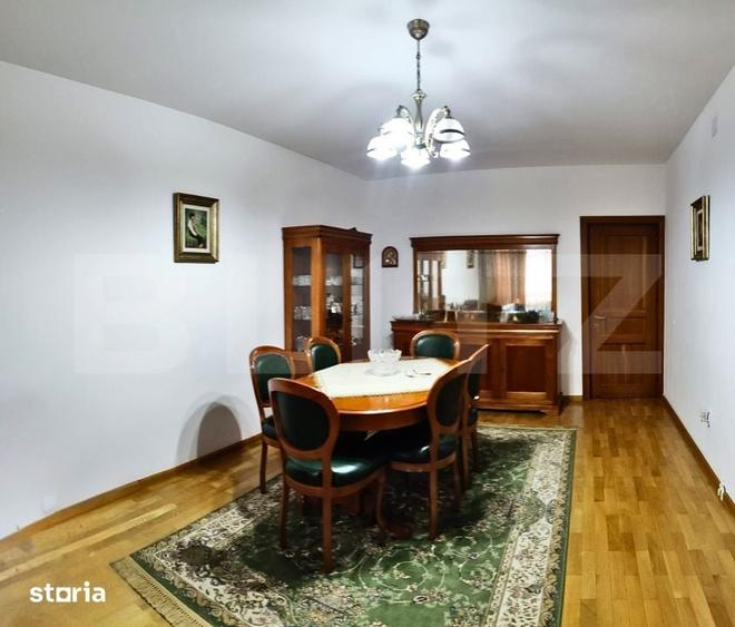 Casă cu 10 camere cu Teren 1178 Mp în Micro 6