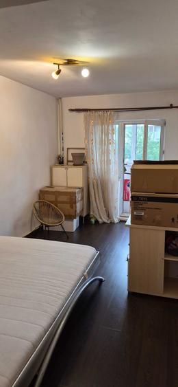 Apartament cu 3 camere decomandat în Nicolina