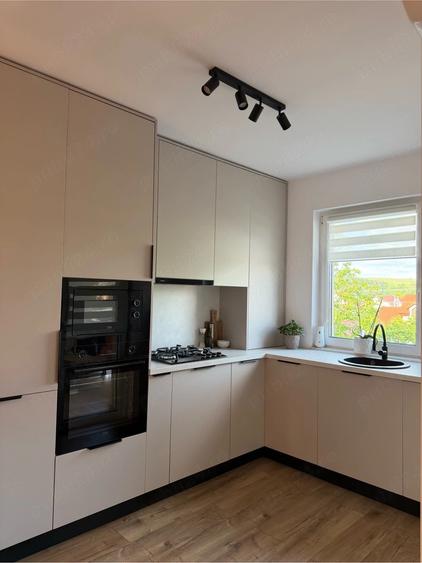 Apartament cu 3 camere semidecomandat în Central