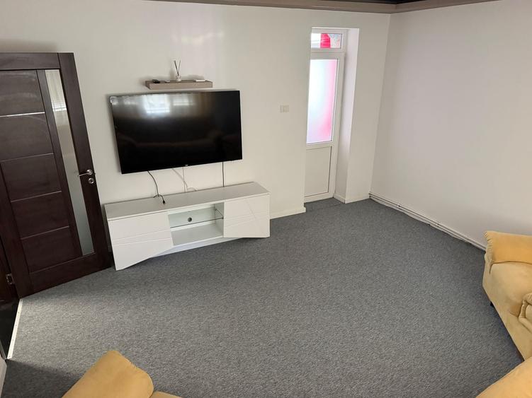 Apartament cu 4 camere decomandat în Exterior Vest
