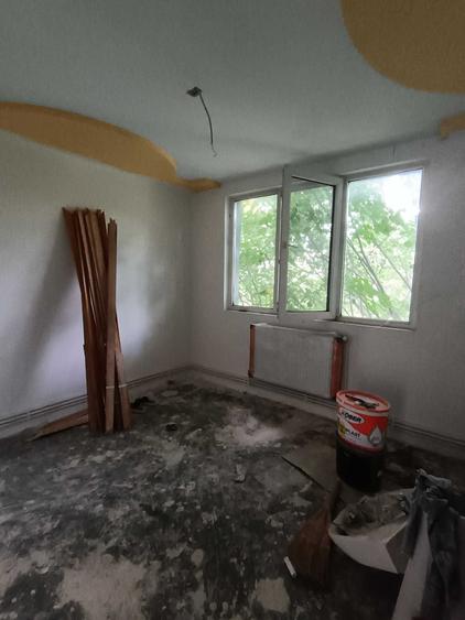 Apartament cu 3 camere decomandat în Sârbi