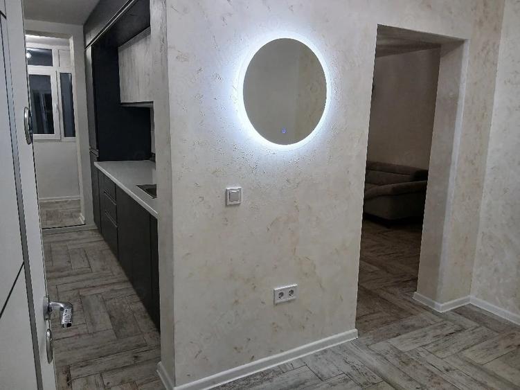 Apartament cu 3 camere semidecomandat în Eremia