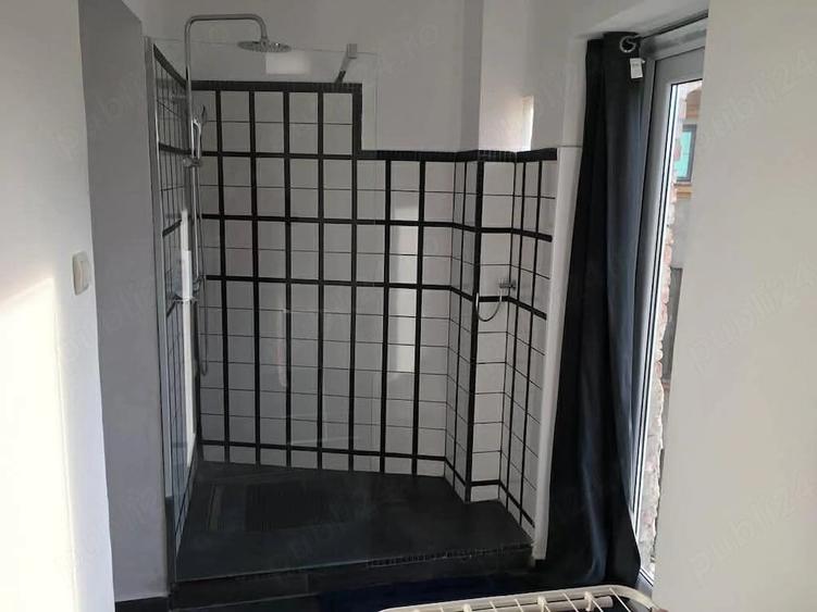 Apartament cu 6 camere decomandat în Central