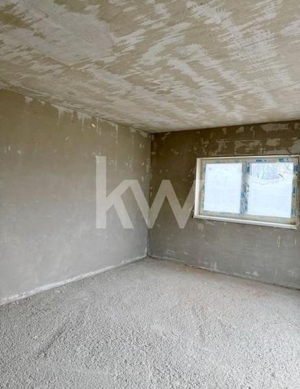 Duplex cu 3 camere cu Canalizare în Cristian