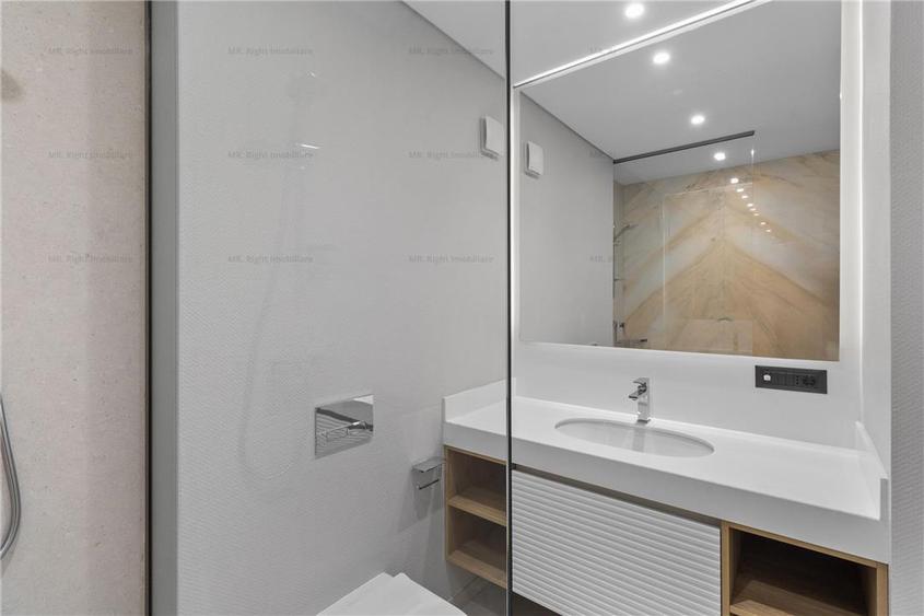 Apartament cu 3 camere decomandat, mobilat în Central