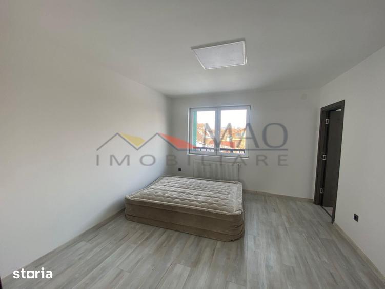 Casă cu 8 camere cu Teren 700 Mp în Semicentral