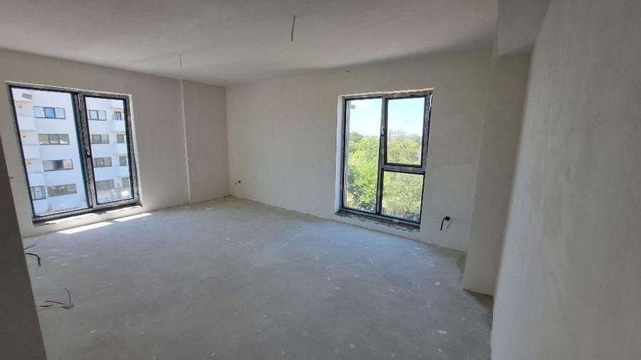 Apartament cu 3 camere decomandat în Jiului