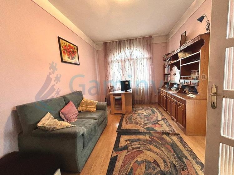 Casă individuală cu 7 camere cu Canalizare în Sânmartin